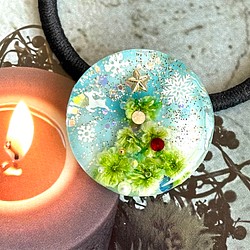 【受注制作】宝石に飾られたクリスマスツリー　ドライフラワー　ヘアゴム／ポニーフック／ブローチ 1枚目の画像