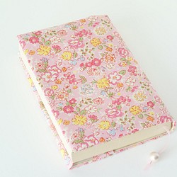 【文庫本】ピンク色の小花柄のブックカバー 1枚目の画像