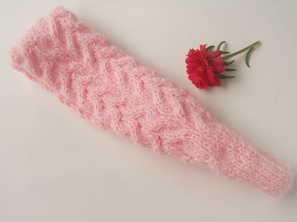 ❁手編み❁ケーブル編みのヘアバンド pink 一点もの 納得できる割引 2022超人気