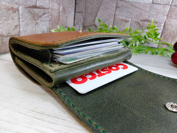 【大容量カードポケット】ショートウォレット　財布　牛本革オイルレザー　キャメルダークグリーン 1枚目の画像