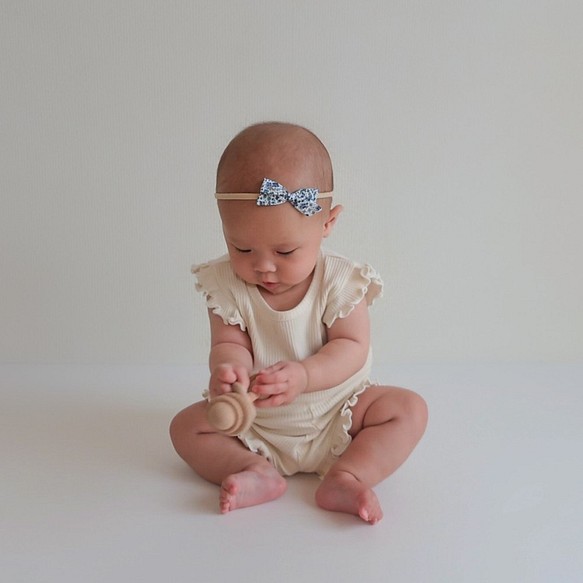 【リバティ ブルー 小花柄 ヘアバンド】青　リボン　ベビー　赤ちゃん　ヘアアクセサリー　髪飾り　出産祝い　１歳　誕生日