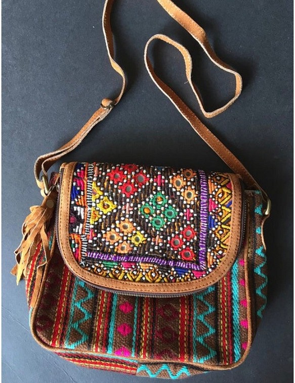 カラフルなエスニック刺繡ベルトサイドバッグ 1枚目の画像