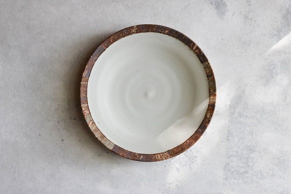 伊豆土リムの八寸皿（白釉） 1枚目の画像