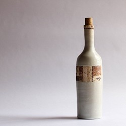 仿古城市葡萄酒瓶（長白色） 第1張的照片