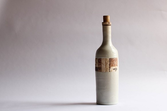 仿古城市葡萄酒瓶（長白色） 第1張的照片