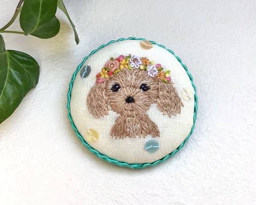 トイプードル アプリコット色 ブローチ 刺繍 手刺繍 ししゅう ビーズ