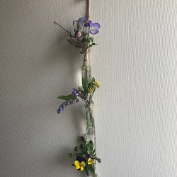 試験管を使った花飾りの花びん 1枚目の画像