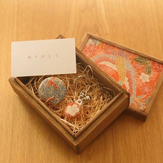 [贈品] 小泡桐箱時物配飾 3 件套梅花和秋葉 第1張的照片