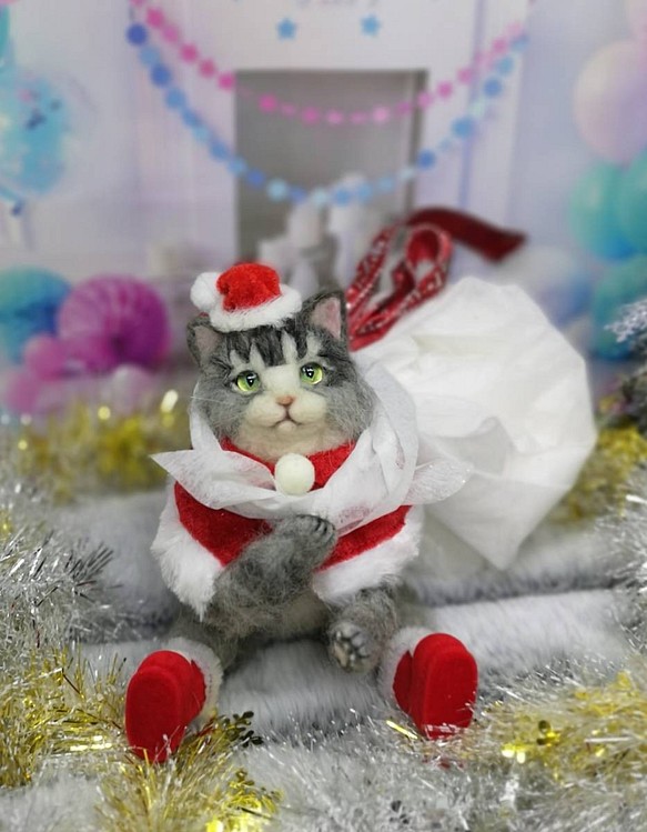 羊毛フェルト 三毛猫 サンタバージョン 猫 ハンドメイド ねこ サンタ クリスマス サンタクロース ハンドメイド 羊毛フェルト マリンのいえ 通販 Creema クリーマ ハンドメイド 手作り クラフト作品の販売サイト