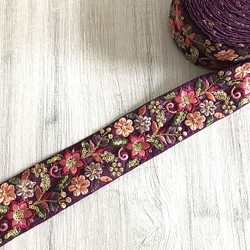 インド刺繍リボン シルク100% 花 紫 着物 帯 ボタニカルフラワー アジアン 1枚目の画像