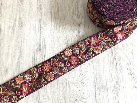 インド刺繍リボン シルク100% 花 紫 着物 帯 ボタニカルフラワー アジアン 1枚目の画像