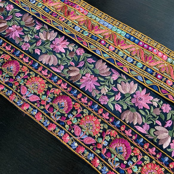 インド刺繍リボンセット オーガンジー 刺繍レース 手芸 アジアン 花 赤紫テープ チロリアンテープ プリンセス 高級 1枚目の画像