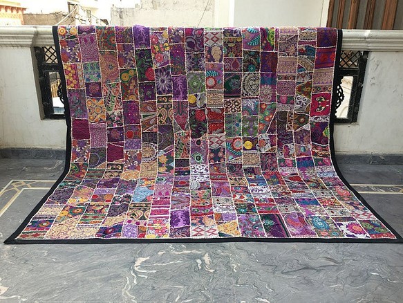 インド刺繍ラグ 敷物 絨毯 パッチワーク 紫 キルト アジアン エスニック 3畳 200×240 ハンドメイド 輸入 1枚目の画像