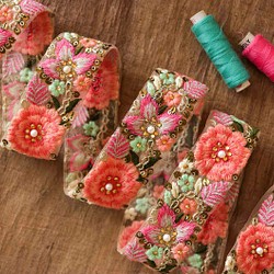 インド刺繍リボン ヴィンテージ アンティーク 花 テープ 手芸 パール ピンク チュールレース ビジュー 宝石 パーツ 1枚目の画像