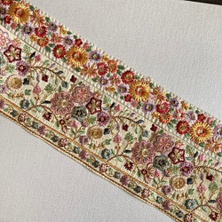 インド刺繍リボンセット シルク100% ひまわり 花 ボタニカル 刺繍布 テープ チロリアンテープ 洋裁 着物帯 生地 1枚目の画像