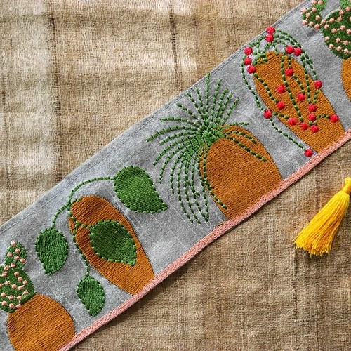 インド刺繍リボン サボテン 多肉植物 刺繍布 はぎれ グレー 絹 シルク