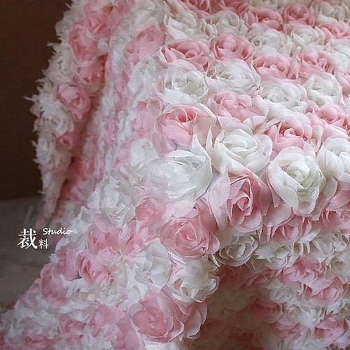 花 チュール レース 薔薇 バラ ピンク 白 3D 立体 ドレス生地 布 結婚 