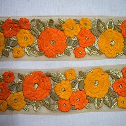 インド刺繍 リボン 幅広 花刺繍 レトロ ヴィンテージ ボタニカル アンティークレース チロリアンテープ オレンジ 黄色 1枚目の画像