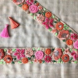 インド刺繍リボン 花 アンティークレース ピンク 薔薇 バラ チロリアンテープ リバティ バイアステープ チュールレース 1枚目の画像