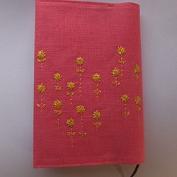 文庫本用ブックカバー　刺繍付　金の花 1枚目の画像
