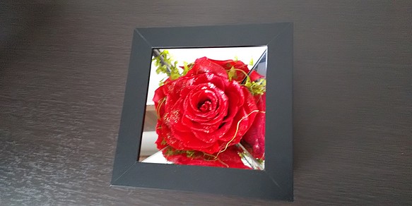 真っ赤な薔薇ミラーフレーム 1枚目の画像