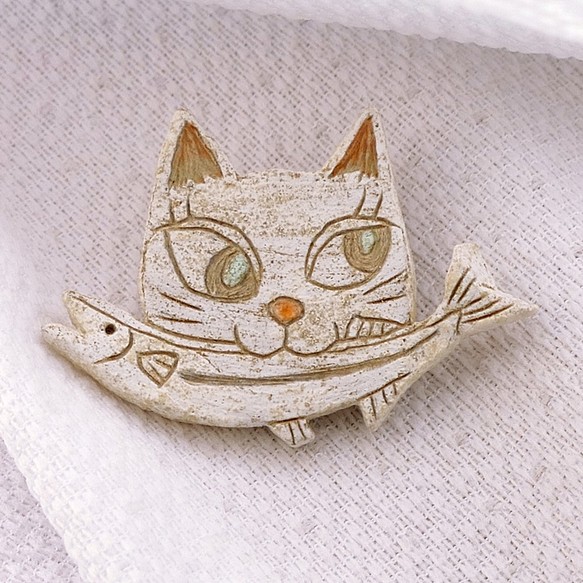 猫 ブローチ 秋刀魚をくわえた猫 No.108 1枚目の画像