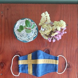 スウェーデン国旗マスク☆子ども用☆布マスク☆立体マスク☆Ｍ、Ｌサイズあります☆国旗シリーズ第８弾☆ 1枚目の画像