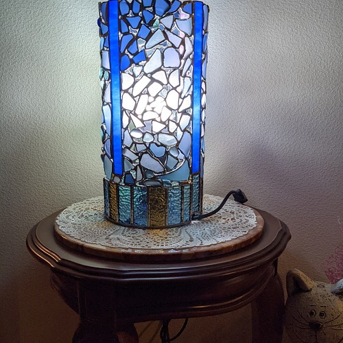 シーグラスで作ったテーブルランプのステンドグラス 照明（ライト