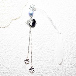 黒猫とスカイブルースワロの帯飾りwith春銀桜 / 根付 / 和装 / 着物アクセサリー 1枚目の画像
