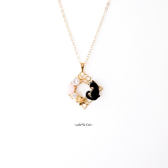 極小黒猫のピンク&星ビジューゴールドネックレス 1枚目の画像