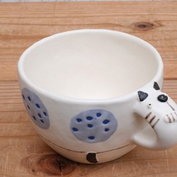 ネコのマグカップ（水玉てんてん模様） 1枚目の画像