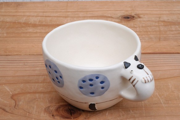 ネコのマグカップ（水玉てんてん模様） 1枚目の画像