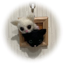 うちのコ　愛猫　羊毛フェルト猫　額の猫ちゃん　ハンドメイドねこ　仲良し白猫黒猫　　chimaねこ 1枚目の画像