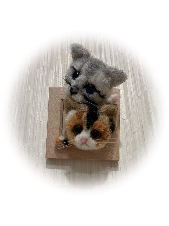 うちのコ　愛猫　羊毛フェルト猫　額の猫ちゃん　ハンドメイドねこ　仲良し三毛猫とサバトラ　　chimaねこ 1枚目の画像
