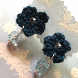 紺色麻糸のお花イヤリング✨ 1枚目の画像
