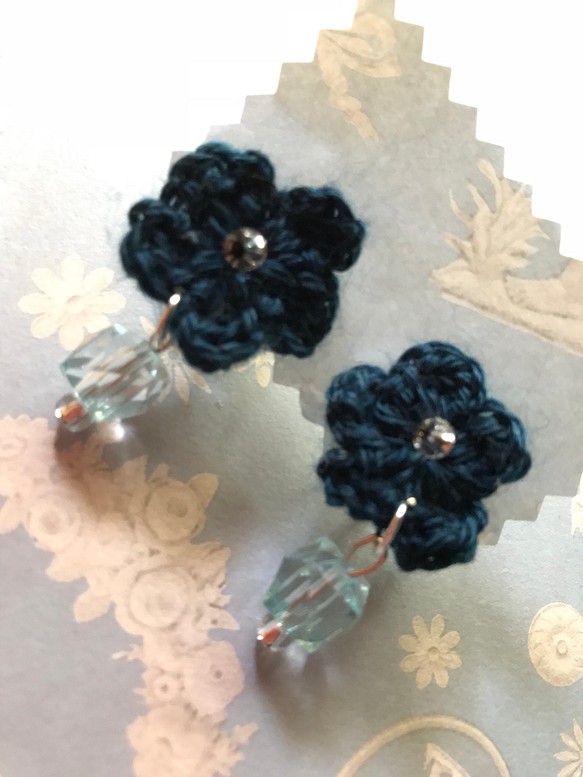 紺色麻糸のお花イヤリング✨ 1枚目の画像