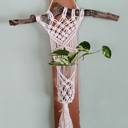 マクラメ編みの花瓶掛け 1枚目の画像