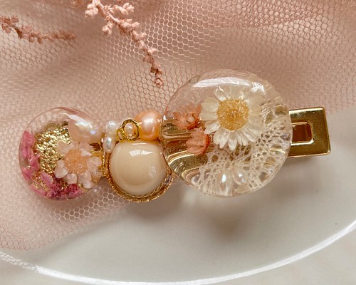 小さなお花とレースヘアクリップ✤レジン✤ヘアアクセサリー✤淡水パール✤ドライフラワー✤レース