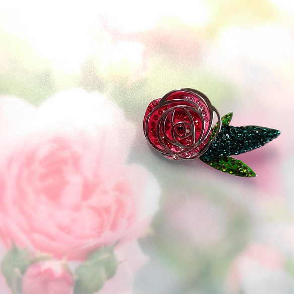 バラの立体ブローチ　薔薇　夏 1枚目の画像