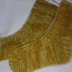 手編みソックス　黄色の模様編み 1枚目の画像