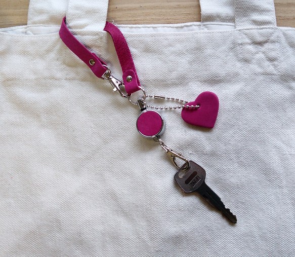 皮革鑰匙鏈（帶可伸縮卷線器和錶帶）#玫瑰紅色磨砂真皮 [定做] 第1張的照片