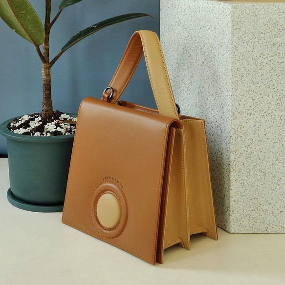 Hello Handbag in Latte Brown Nappa Leather 1枚目の画像
