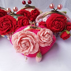 バラのがま口　レース編み　ベビーピンク　エレガント　スワロフスキ‐　バラ好きな方向け　プレゼントに最適　コロンコロン 1枚目の画像