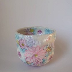 工房ゆずりは　ふくふく碗　薄い紫色系のが涼しげで夏向きのカップ繊細な花柄がとても綺麗な絵柄　色彩花　43111 1枚目の画像