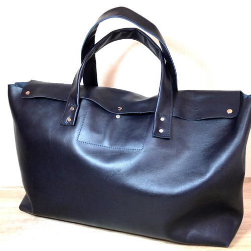 本革トートバッグ 特大 ダークブルー Dark blue leather Mega tote bag ...