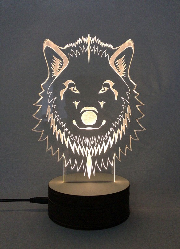 アクリル　狼 LED 照明スタンド 1枚目の画像