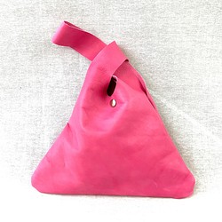 真皮三角小包粉色皮革三角小包粉色 第1張的照片