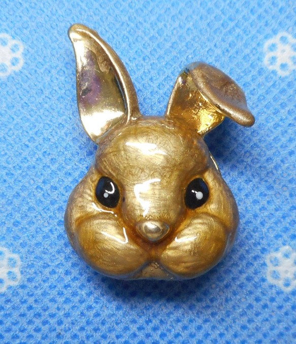帯留め・耳折れウサギ（ゴールド） 1枚目の画像