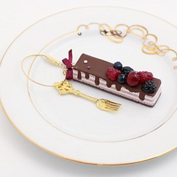 ダークベリーチョコレートケーキのバッグチャーム 1枚目の画像