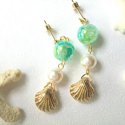 清爽玻璃珠和金貝殼耳環（耳夾） 第1張的照片